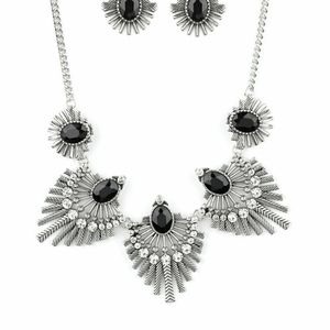 Women's black and silver necklace